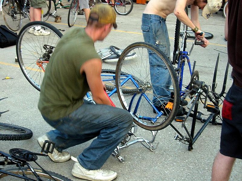 File:Community-bike-project-20060729b.jpg